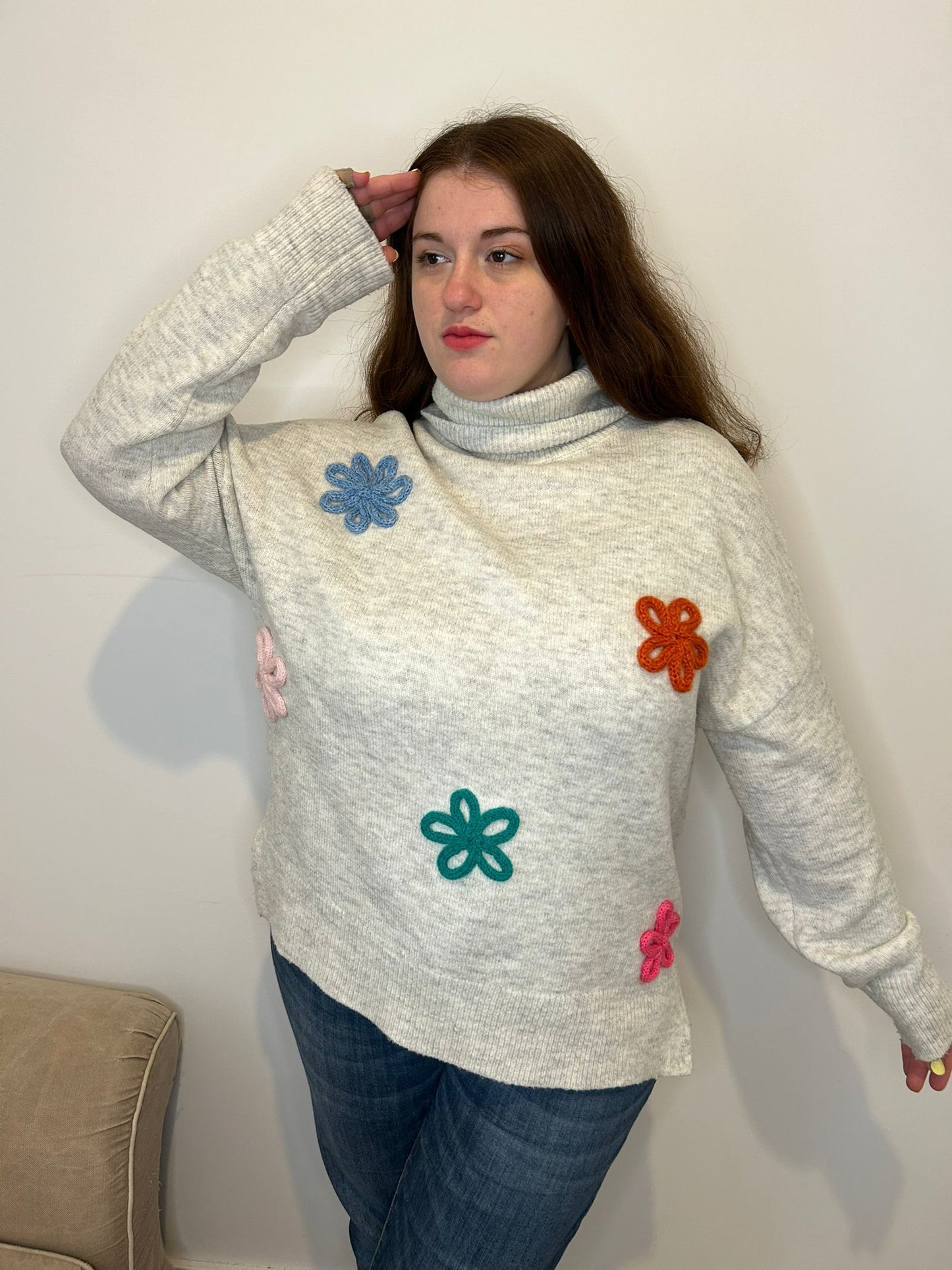 Femme grande taille, pull col roulé blanc à fleurs