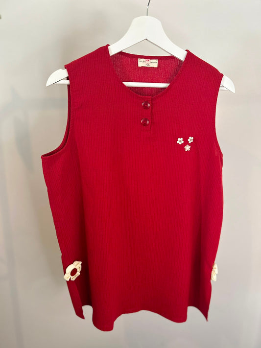 débardeur vintage rouge et fleur ecusson 