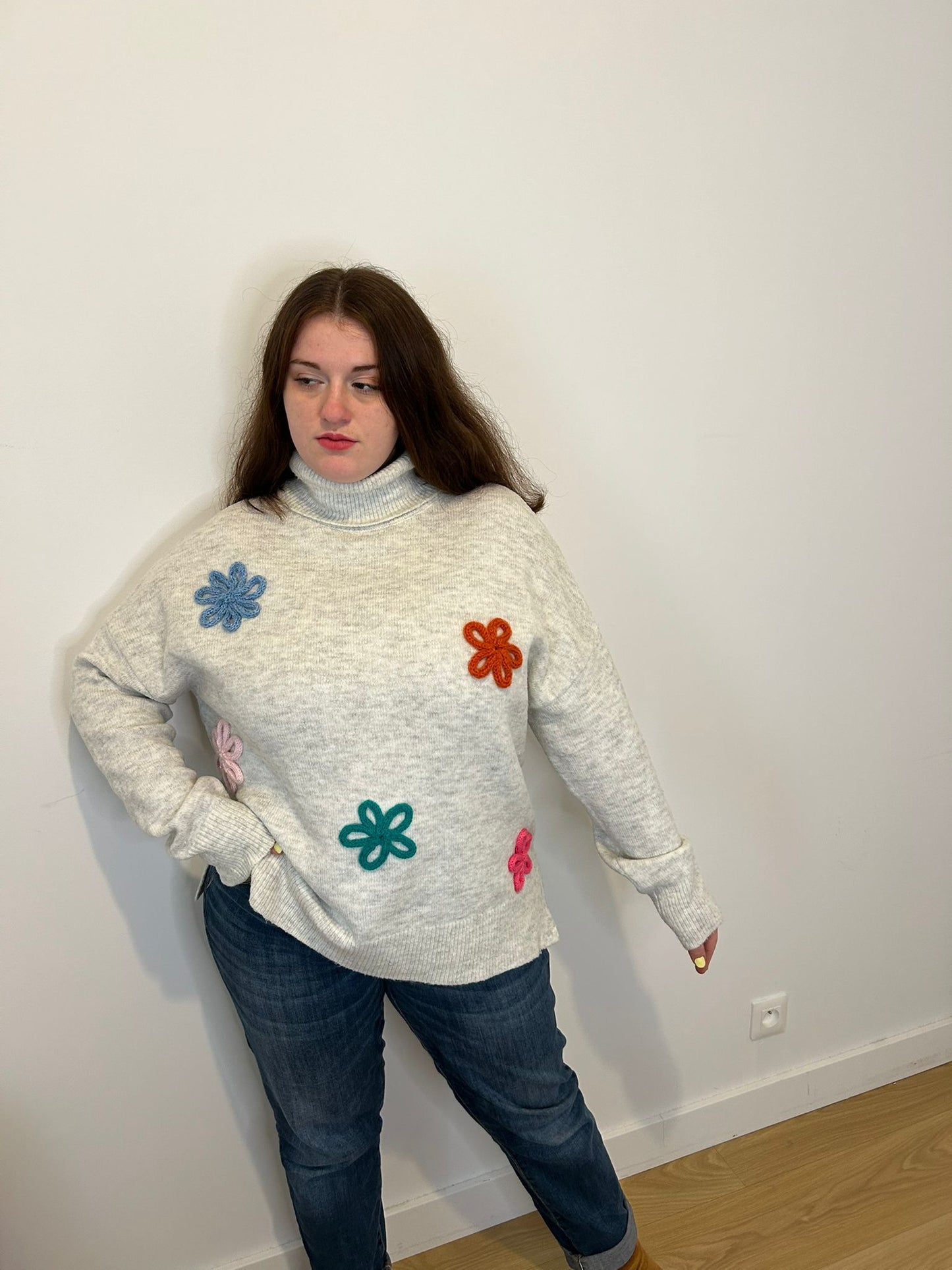 Femme grande taille, pull col roulé blanc à fleurs 
