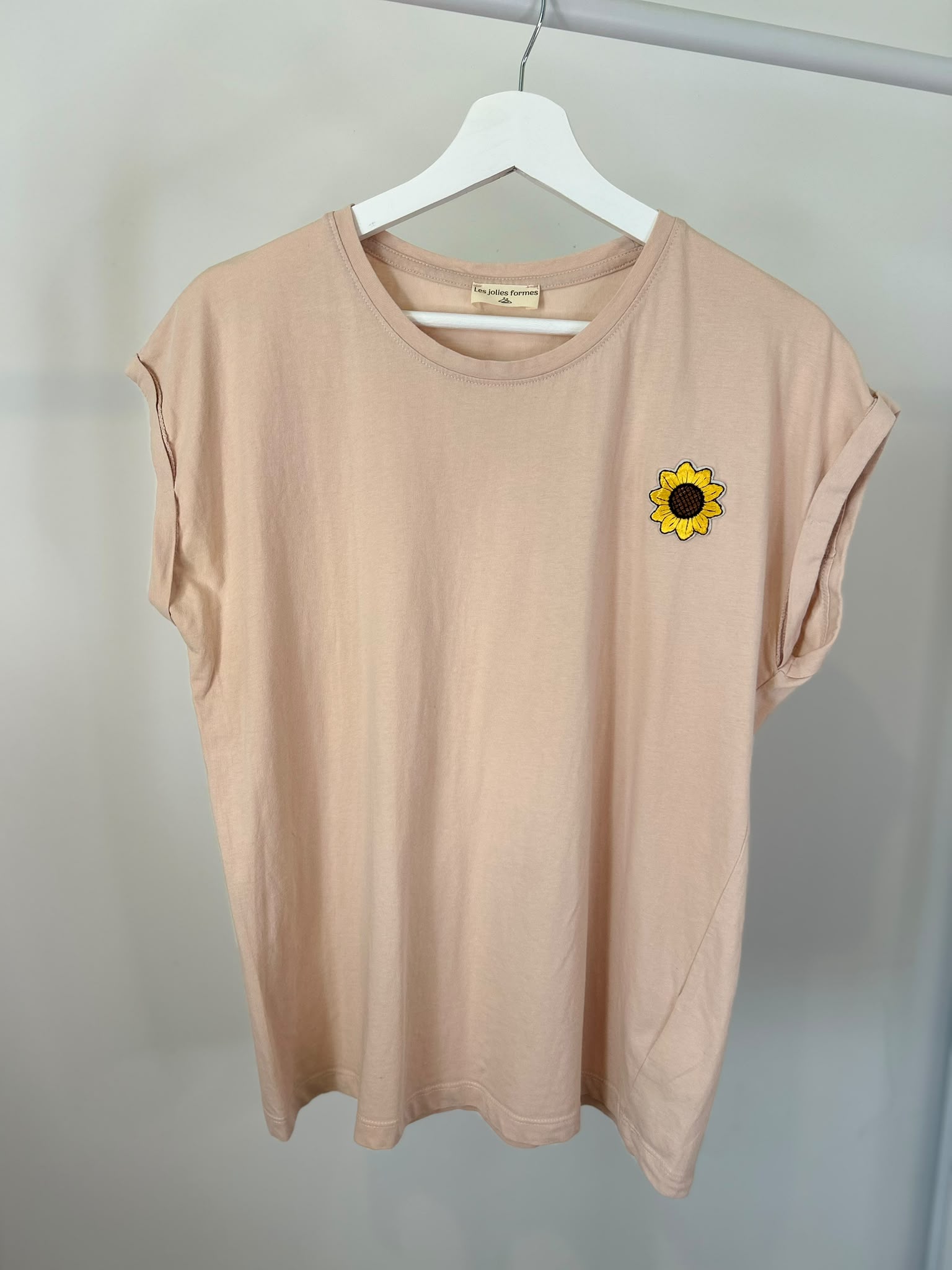 T-shirt Upcyclé tournesol, ecusson, rose et blanc 